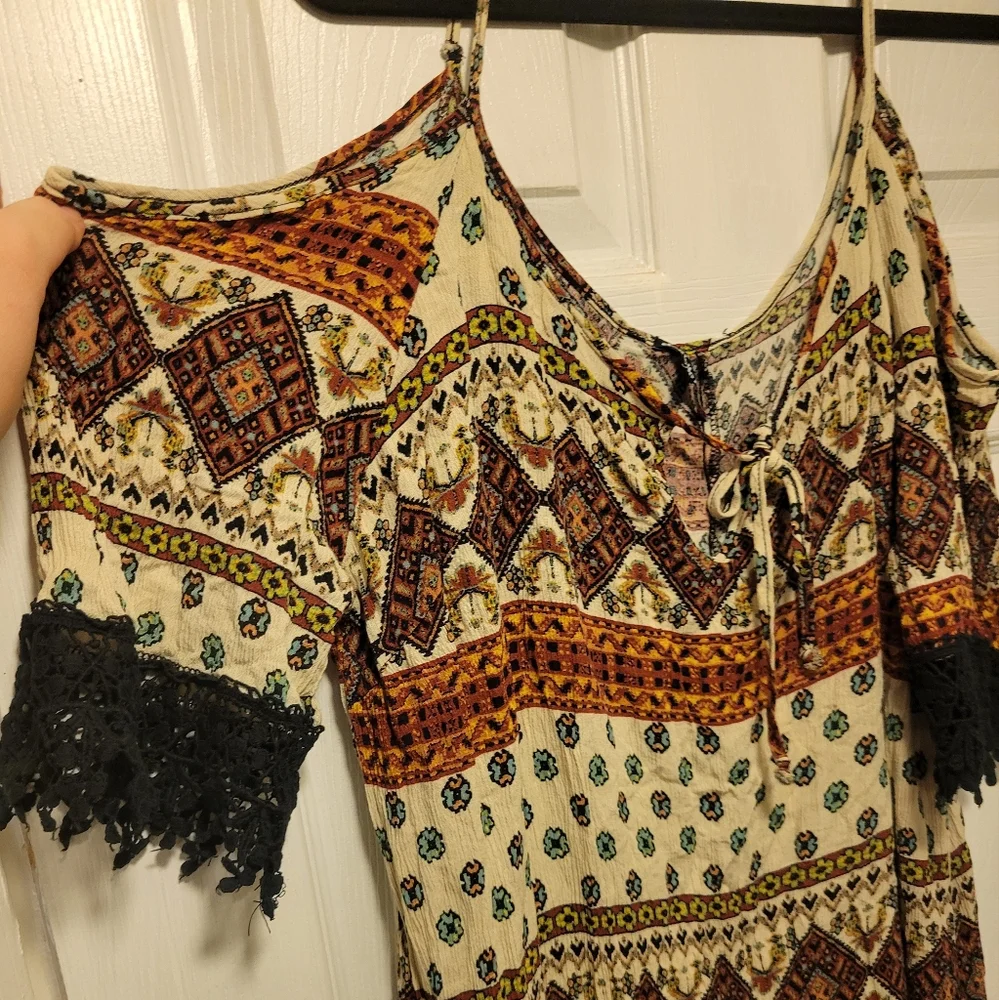 Cut out shoulder/off shoulder dress lace details on arms size 1x Charlotte Russe - Picture 2 of 9